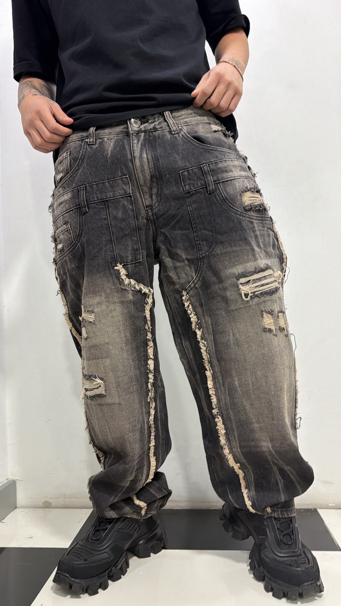 JEANS RIPPED FLAME