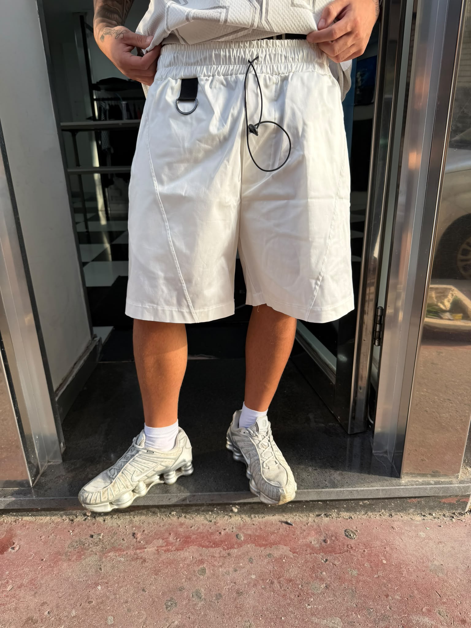 SHORT WHITE